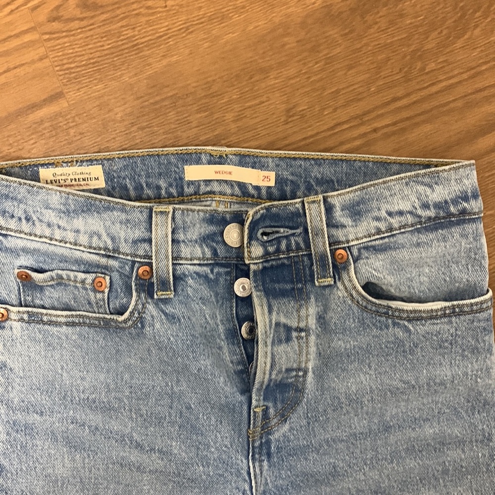 Levi’s WEDGIE FIT ANKLE WOMEN'S JEANS - Picture 3 of 8
